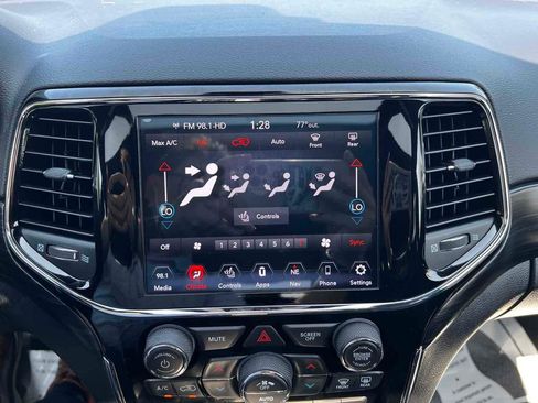 Used 2020 Jeep Grand Cherokee Altitude image 28