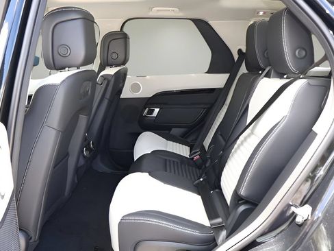 New 2025 Land Rover Discovery S AWD/4WD image 11