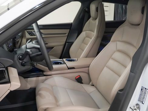 Certified 2025 Porsche Taycan 4S image 5