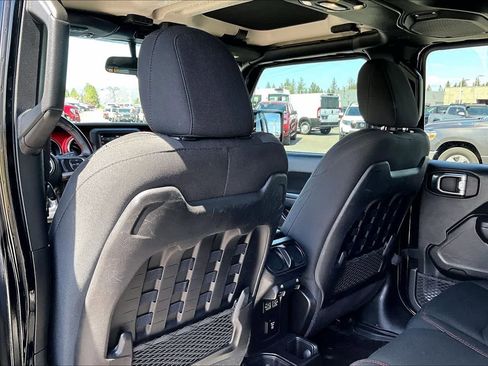 Used 2021 Jeep Wrangler Unlimited Rubicon w/ Safety Group AWD/4WD image 12