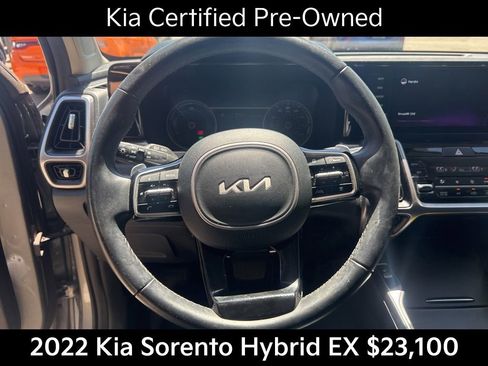 Certified 2022 Kia Sorento EX w/ Panoramic Sunroof Package FWD image 11