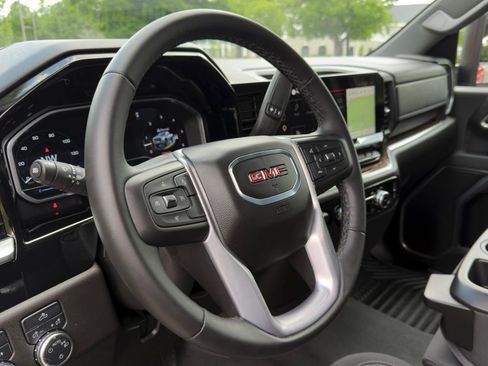 Used 2025 GMC Sierra 2500 SLE AWD/4WD image 16