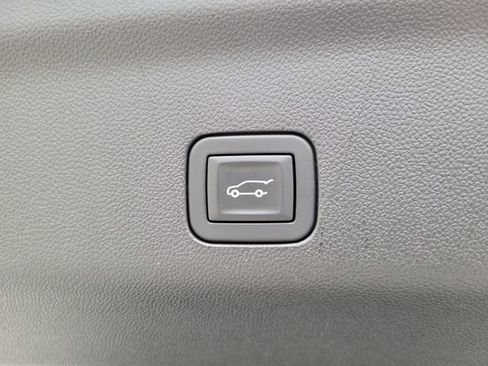 Certified 2025 Chevrolet Suburban Premier AWD/4WD image 14