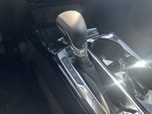 Used 2025 Chevrolet Trax LT image 30