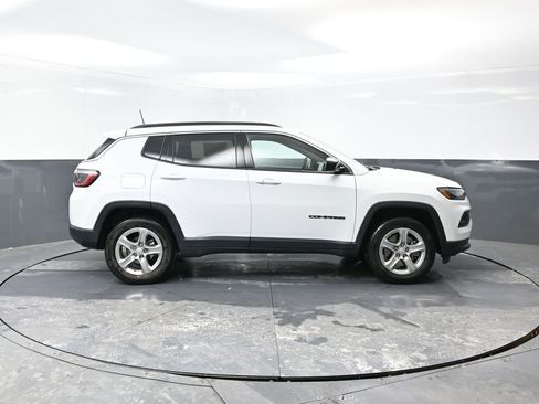 Used 2024 Jeep Compass Latitude image 3