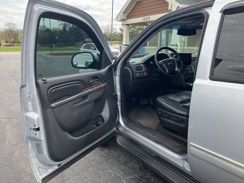 Used 2013 GMC Yukon XL SLT AWD/4WD image 10