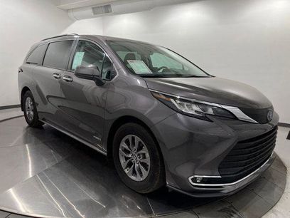 Certified 2021 Toyota Sienna XLE w/ XLE Plus Package