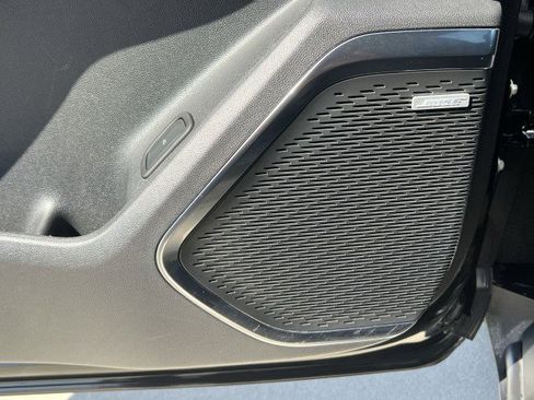 Used 2025 GMC Acadia Elevation image 24