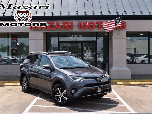 Used 2017 Toyota RAV4 XLE AWD/4WD image 1