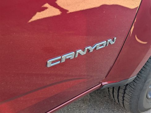 Used 2020 GMC Canyon SLE w/ Driver Alert Package image 6
