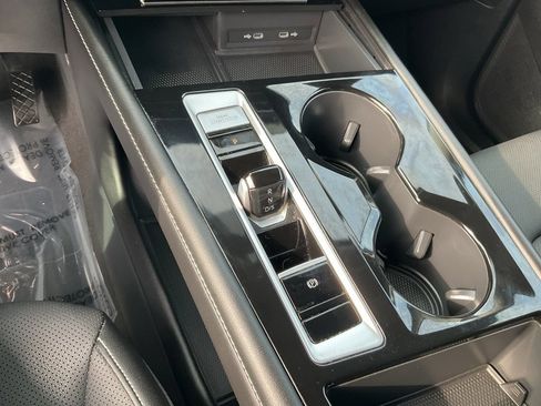 Used 2024 Volkswagen Atlas SE image 11