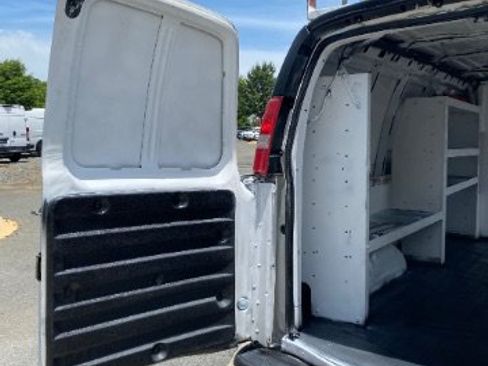 Used 2017 Chevrolet Express 2500 RWD image 9