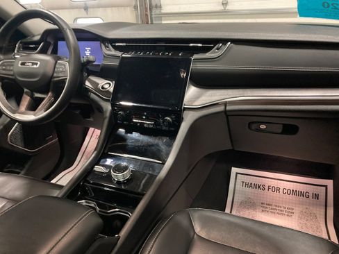 Used 2022 Jeep Grand Cherokee L Limited image 13