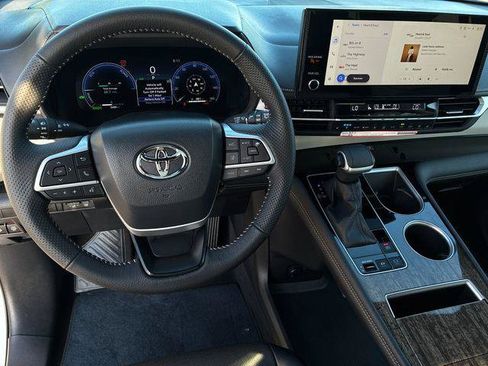 Certified 2026 Toyota Sienna Limited FWD image 15