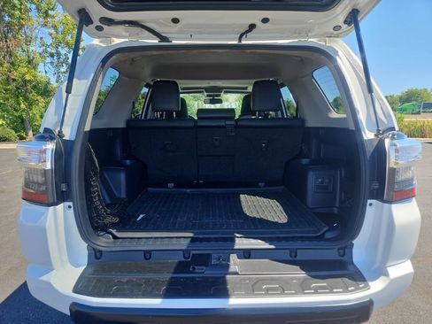 Used 2018 Toyota 4Runner TRD Off-Road Premium AWD/4WD image 11