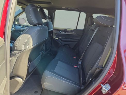 New 2025 Jeep Grand Cherokee Laredo X image 17