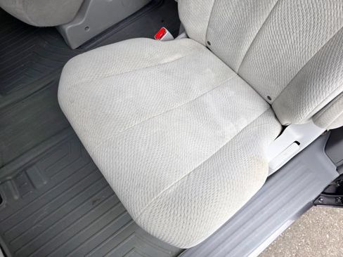 Used 2014 Toyota Sienna LE AWD/4WD image 46