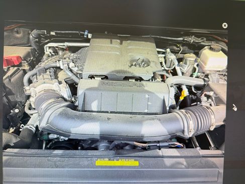 Used 2025 Nissan Frontier PRO-4X AWD/4WD image 7