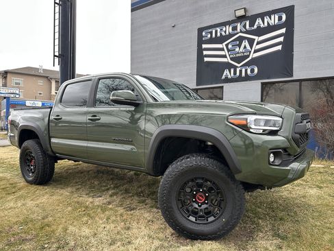 Used 2021 Toyota Tacoma TRD Off-Road image 1