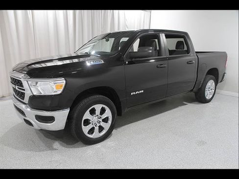 Used 2024 RAM 1500 Big Horn AWD/4WD image 3