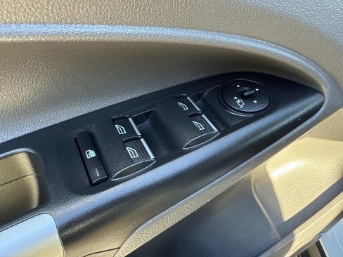 Used 2020 Ford Transit Connect XLT image 24