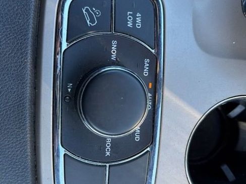 Used 2014 Jeep Grand Cherokee Limited image 18