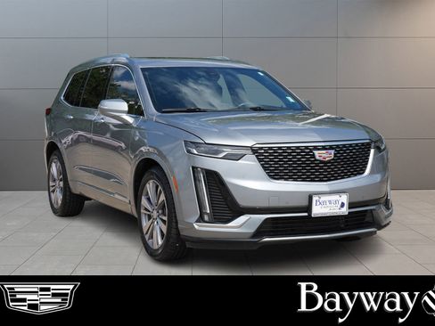 Certified 2024 Cadillac XT6 Premium Luxury FWD image 3