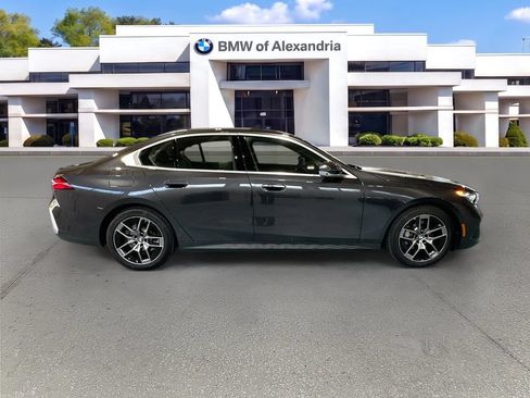 Used 2026 BMW 530i xDrive w/ Premium Package AWD/4WD image 4