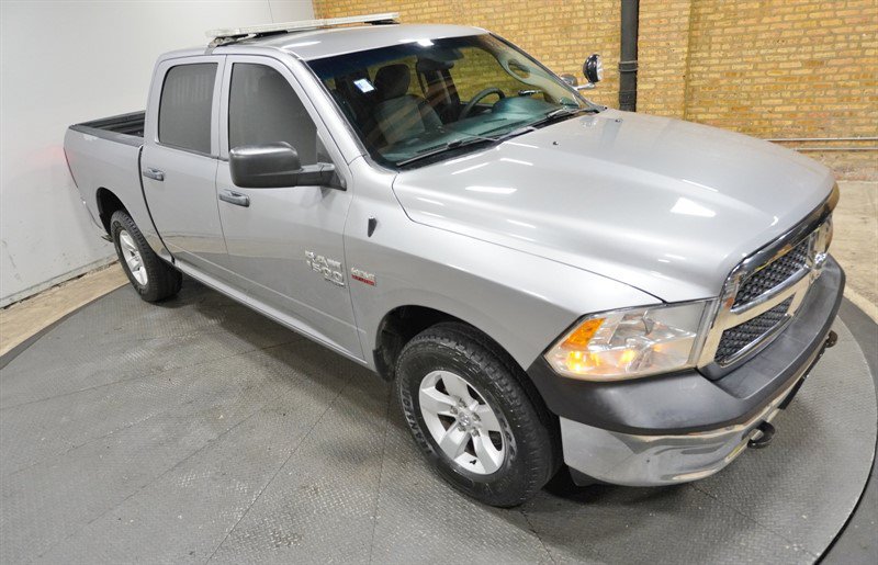 Used 2021 RAM 1500 4x4 Crew Cab Classic w/ Chrome Appearance Group image 9