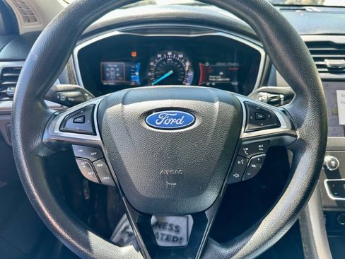 Used 2020 Ford Fusion SE FWD image 22
