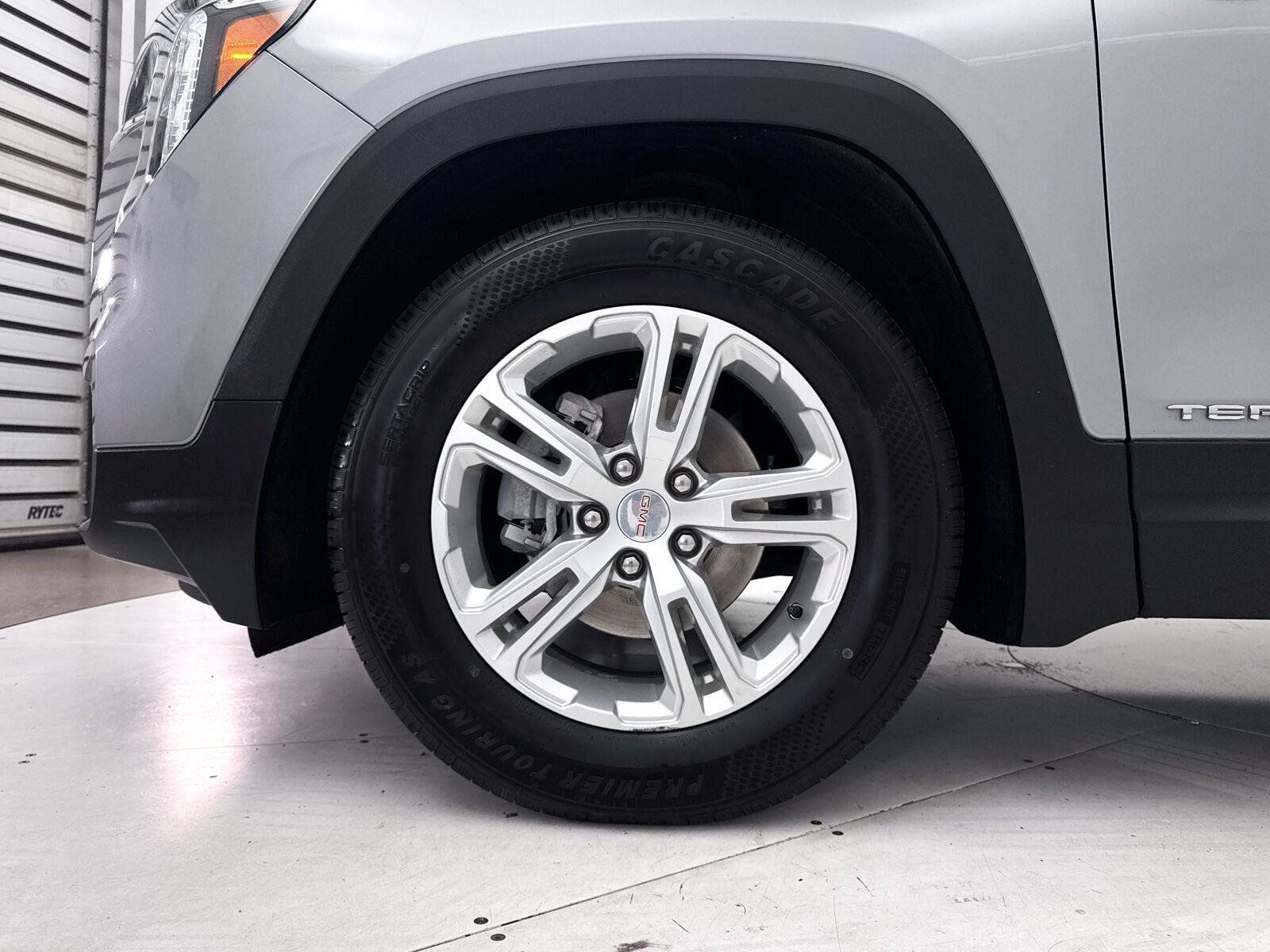 Used 2023 GMC Terrain SLE FWD image 13