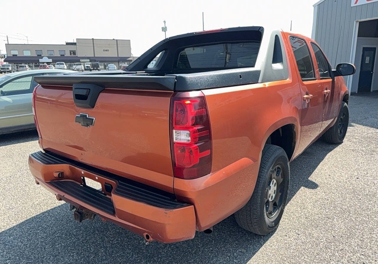 Used 2007 Chevrolet Avalanche LT w/ LT Preferred Equipment Group AWD/4WD image 3