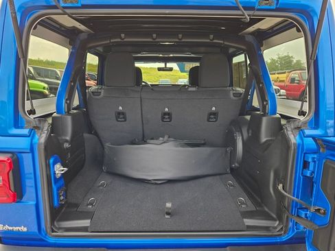 Used 2021 Jeep Wrangler Unlimited Sahara AWD/4WD image 30