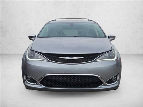 Used 2020 Chrysler Pacifica Limited image 2