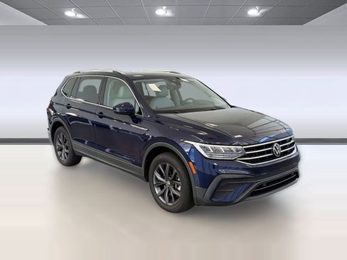 Used 2023 Volkswagen Tiguan SE w/ Panoramic Sunroof Package AWD/4WD image 7