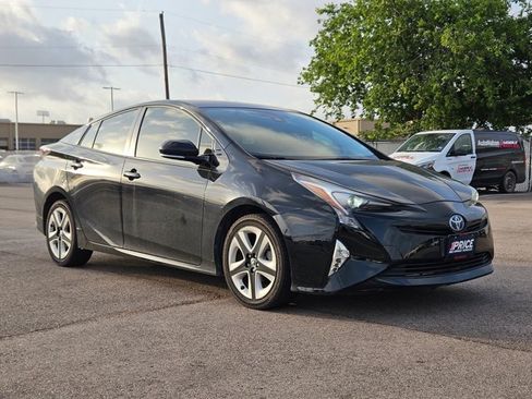 Used 2017 Toyota Prius Three Touring FWD image 3