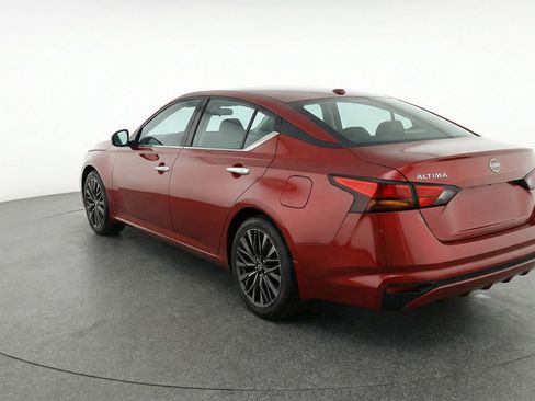 Used 2025 Nissan Altima 2.5 SV image 6