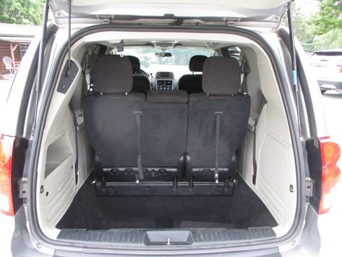 Used 2016 Dodge Grand Caravan SXT w/ Rear Park Assist Package FWD image 13