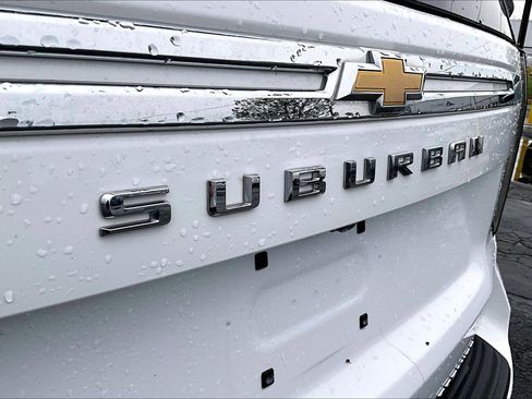 Used 2023 Chevrolet Suburban Premier AWD/4WD image 32