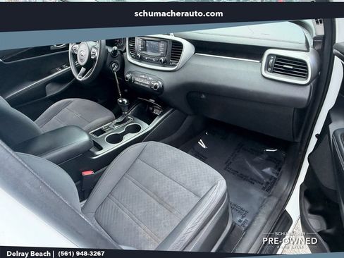 Used 2017 Kia Sorento LX FWD image 18