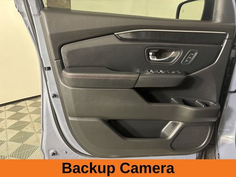 Used 2025 Honda Pilot Black Edition image 9