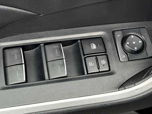 Used 2022 Toyota RAV4 XLE image 13