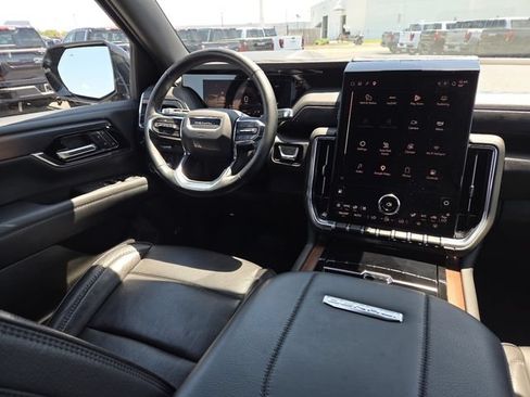 Used 2025 GMC Yukon Denali AWD/4WD image 32