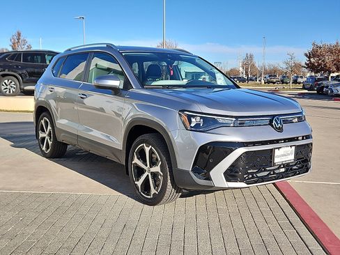 New 2026 Volkswagen Taos SEL image 4