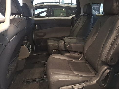 New 2026 Kia Carnival EX FWD image 8