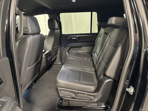 Used 2025 Chevrolet Suburban Z71 AWD/4WD image 5