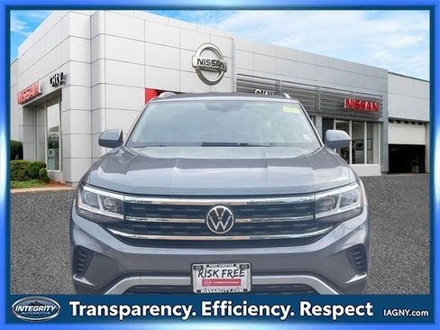 Used 2022 Volkswagen Atlas Cross Sport SE image 2