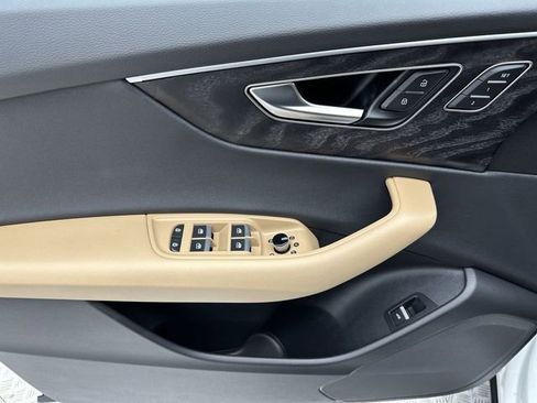 Used 2025 Audi Q8 Premium w/ Black Optic Package image 13