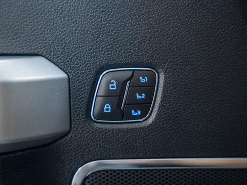 Used 2022 Ford F350 Lariat w/ Chrome Package image 45