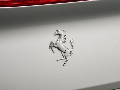Used 2019 Ferrari Portofino image 24
